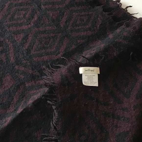 Wilfred: Blanket Scarf - Picture 4 of 5